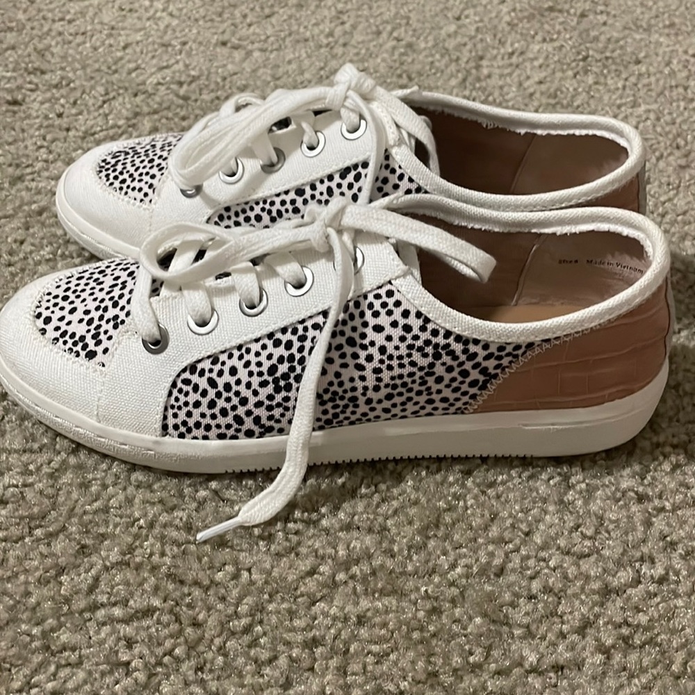 never worn dolce vita sneakers